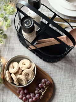 Opbevaring i metal og bambus