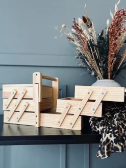 Opbevaringskasse i træ til sytråd mm