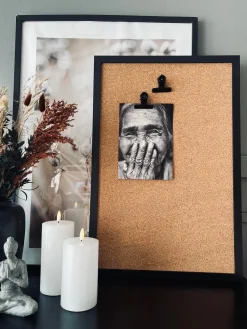 Opslagstavle i kork 40x60 - Kraftig sort ramme