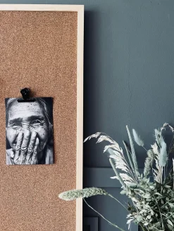 Opslagstavle kork 60x90 med kraftig ramme - Natur