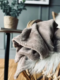 Plaid i fleece kingsize – Taupe 180×230