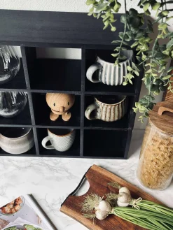 Reol til krus - Sort 15 rum