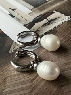 Øreringe Signe - med ferskvandsperler - rhodium belagt