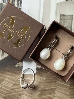 Øreringe Signe - med ferskvandsperler - rhodium belagt