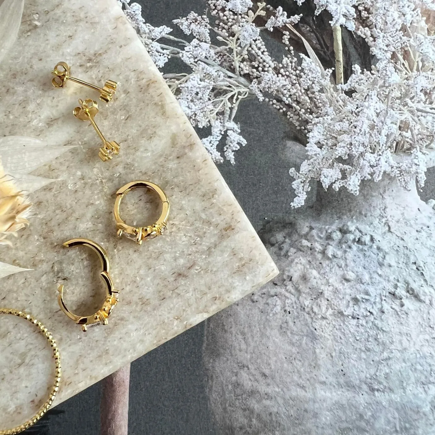 Ørestikker GIA - Klar sten 18K forgyldt