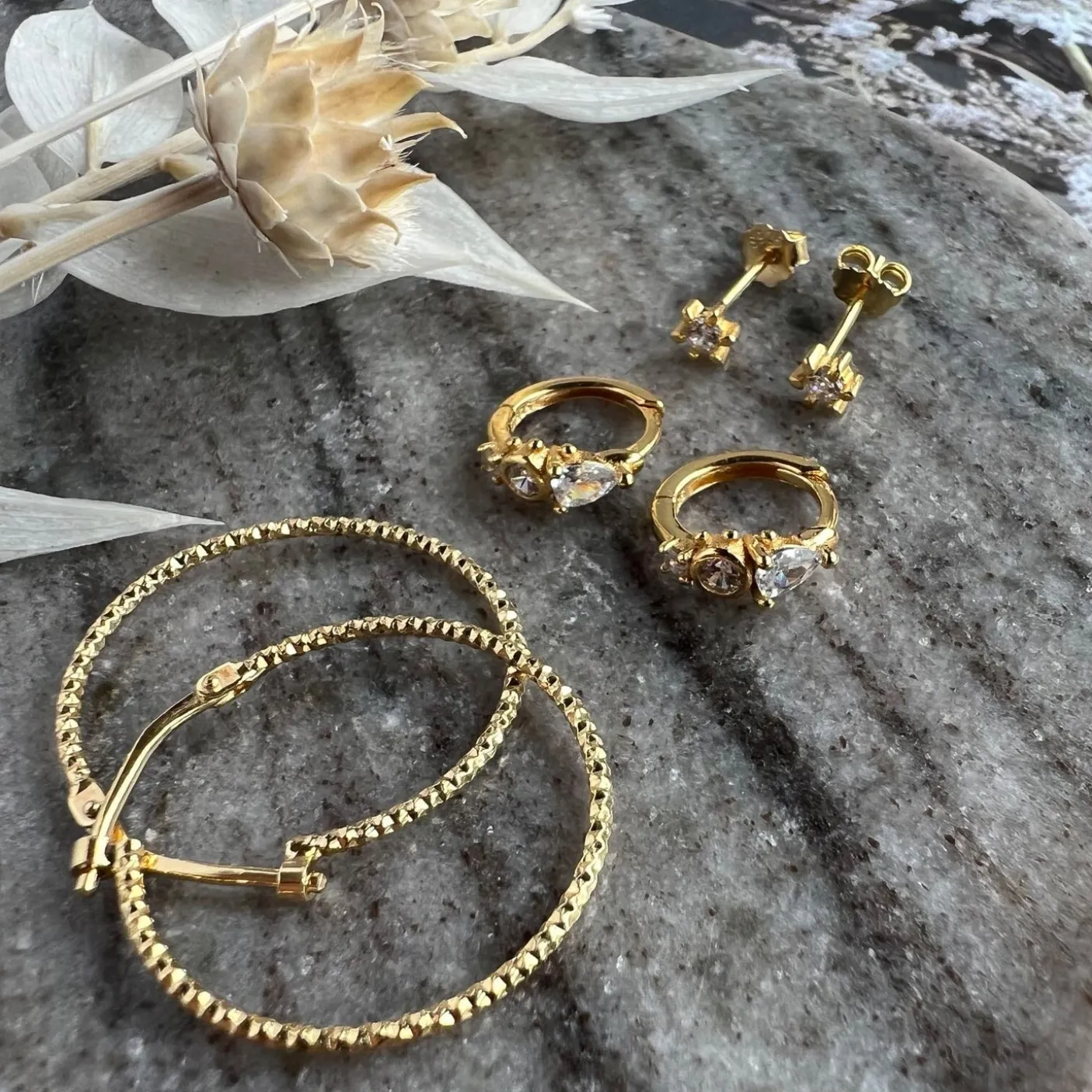 Ørestikker GIA - Klar sten 18K forgyldt