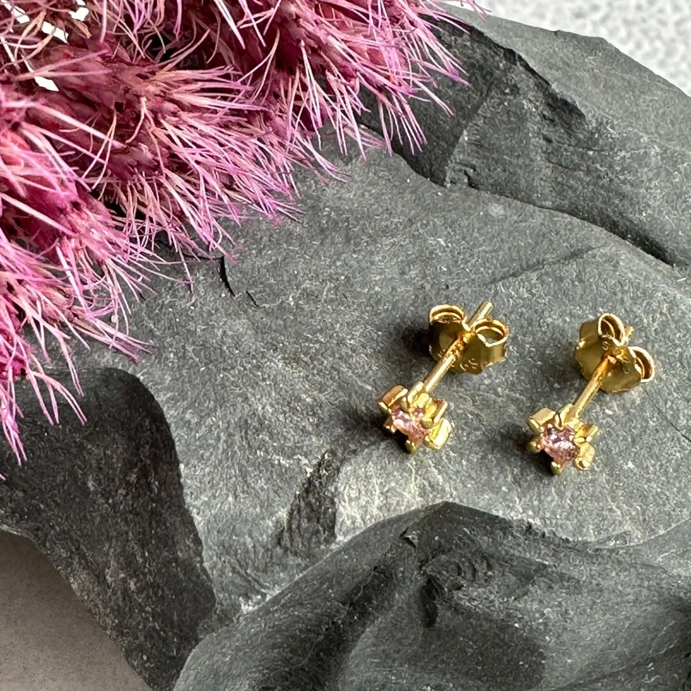 Ørestikker GIA – Pink 18K forgyldt