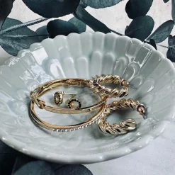 Ørestikker Nynne Black – Forgyldt sterling sølv