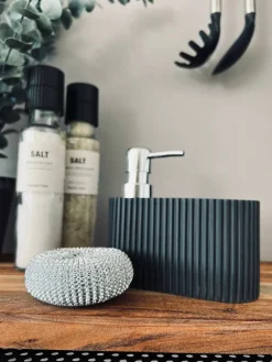 Sæbedispenser SORT med svamp