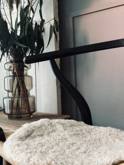 Sædeskind med tætte krøller - Sand