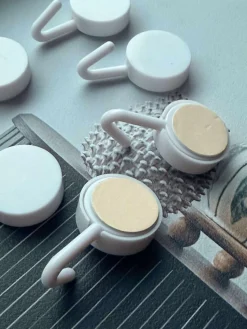 Selvklæbende knage - Sort eller hvid