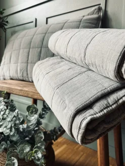 Sengetæppe STONE-WASHED Quilt – Nordic grey