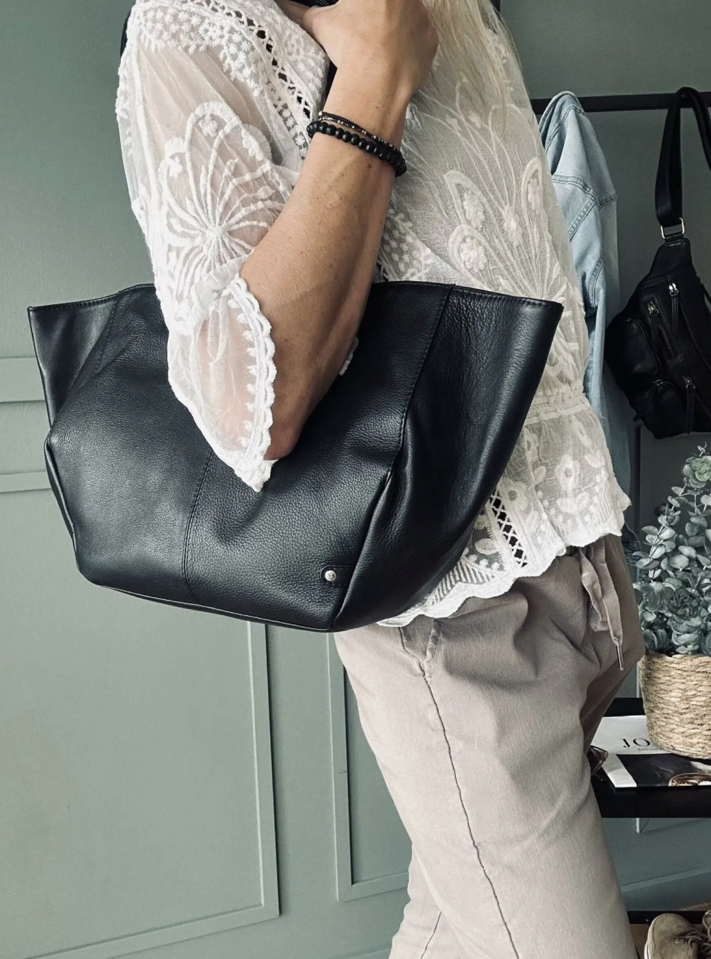 Shopper Aura – Soft black leather