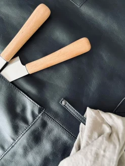 Skindforklæde – Sort bøffellæder