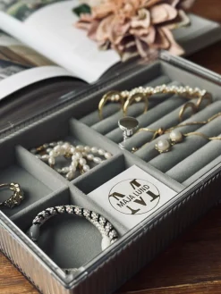 Smykke opbevaring med låg