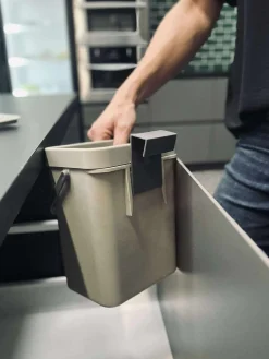 Spand med låg og ophæng