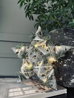 Stjerne med LED lys og gran - 30cm