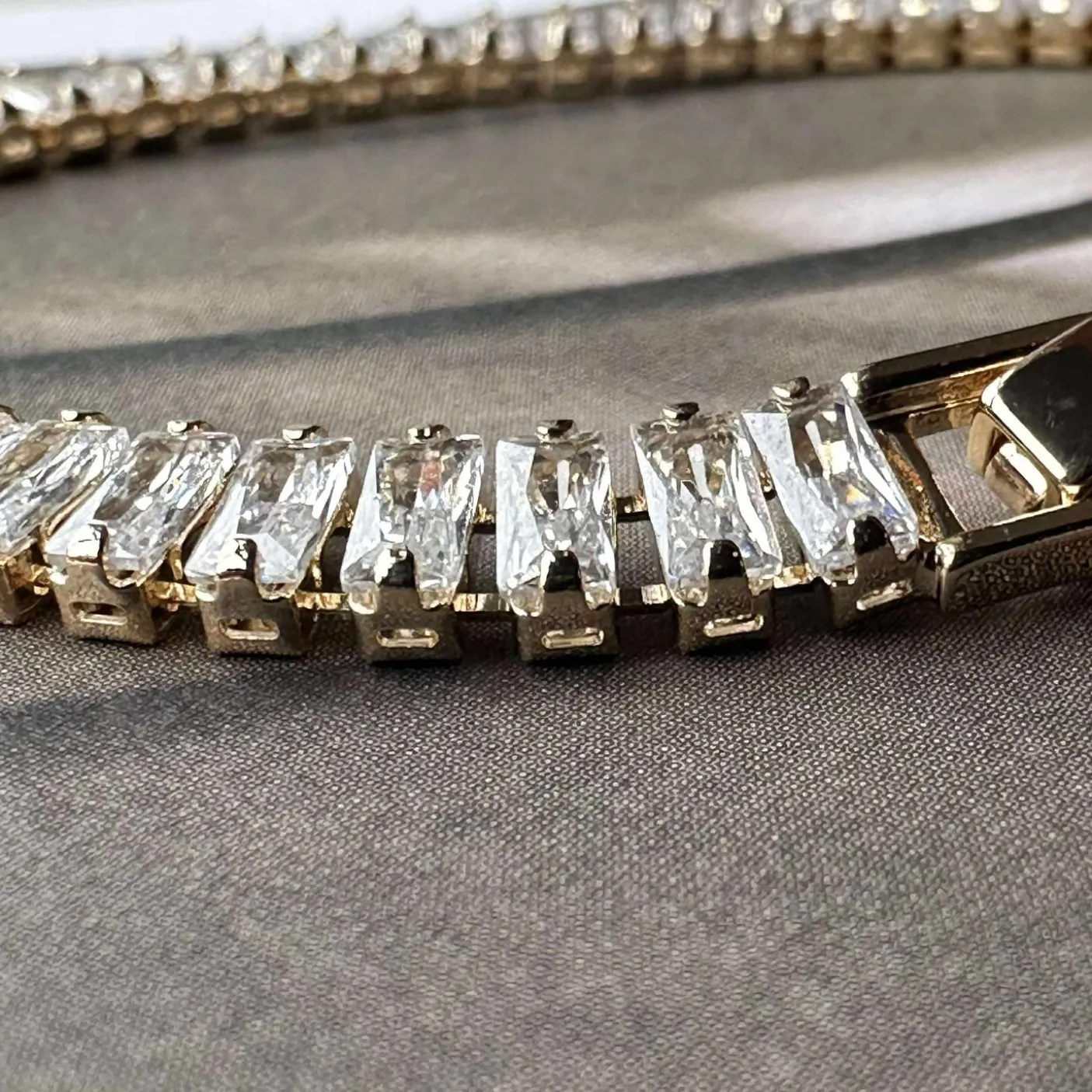 Tennisarmbånd Thelma med zirkoner - guldbelagt