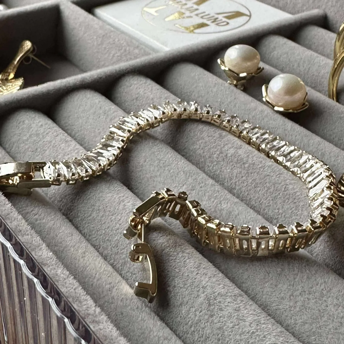 Tennisarmbånd Thelma med zirkoner - guldbelagt