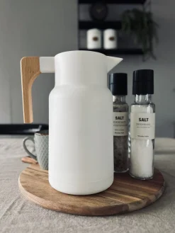 Termokande - Hvid med træhåndtag