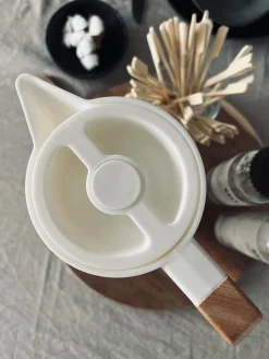 Termokande - Hvid med træhåndtag