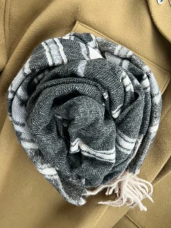 Tørklæde Sasha - Black Strib