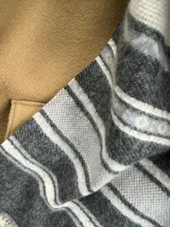 Tørklæde Sasha - Black Strib