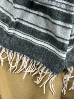 Tørklæde Sasha - Black Strib