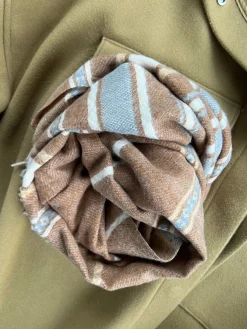 Tørklæde Sasha - Cognac Strib