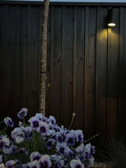 Væglampe med solceller