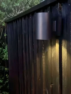 Væglampe med solceller