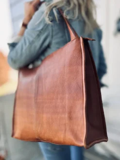 Work / Shopper - Lisa Walnut