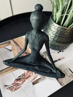 YOGA - Black Lady No.4