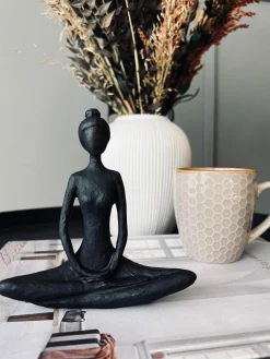 YOGA - Small black Lady