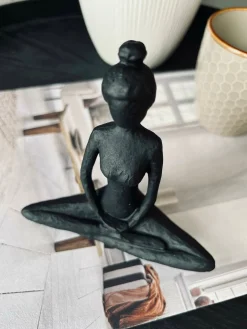 YOGA - Small black Lady