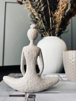 YOGA - Small white Lady