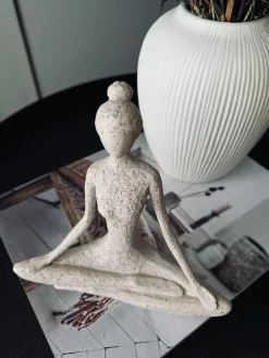 YOGA - White Lady No.4